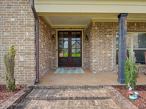 3rd image of 4592 Bakersfield Dr