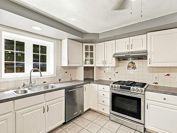 5th image of 22 Stoney Hill Rd