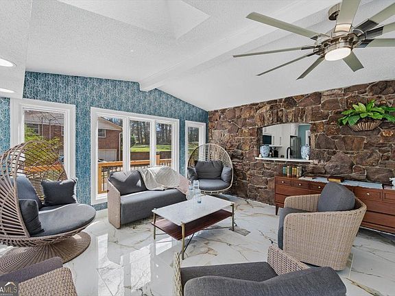 5th image of 14 Westwood Cir SW