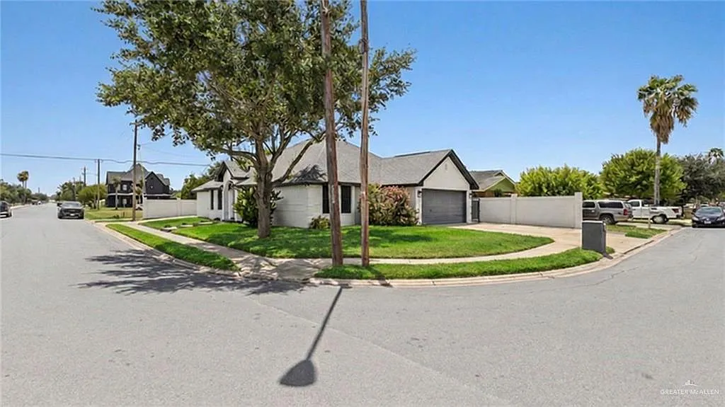 3 bed, 2.0 bath, 1638 sqft, $1,800 — Photo 3