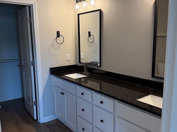 5th image of 214 Kenwood Rd #1