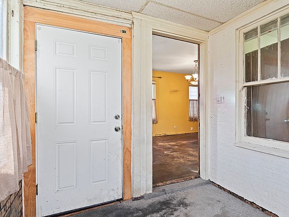 4th image of 919 Hannah Ave