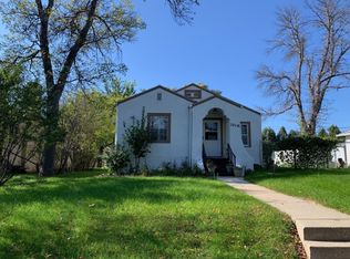 1016 N 8th St, Bismarck, ND 58501