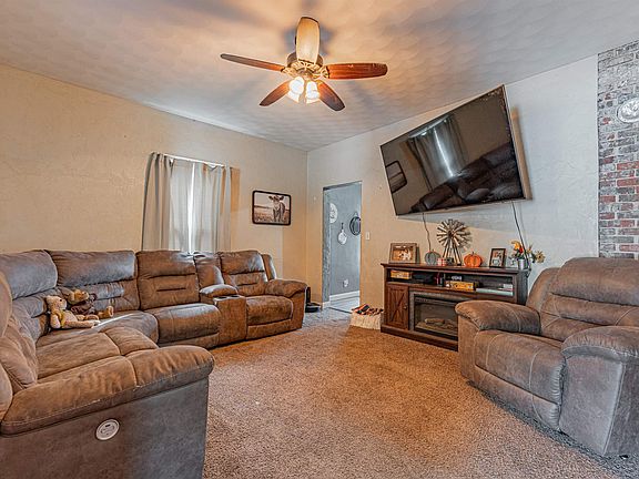 5th image of 104 N Pear