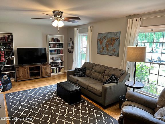 2nd image of 117 Sunset Dr