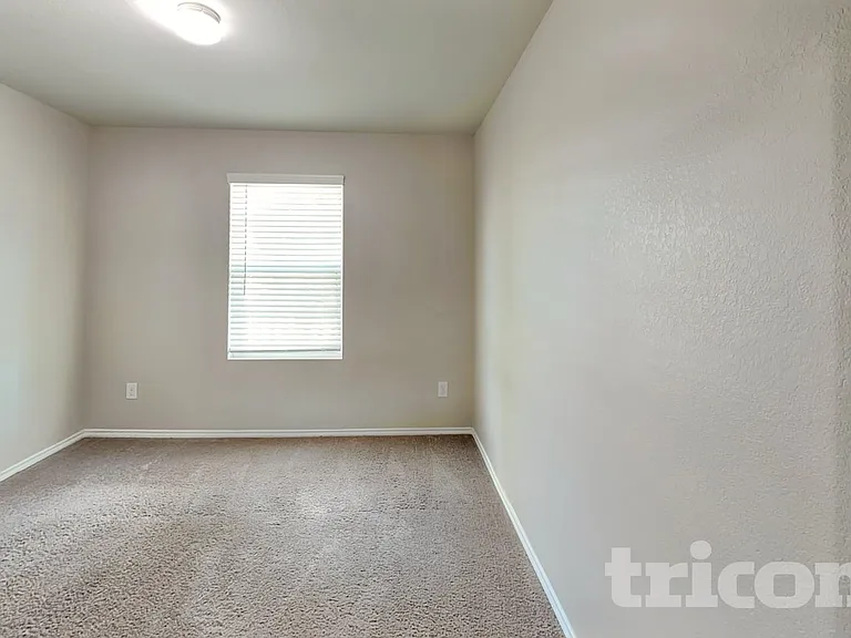 1876 Heather Glen Dr — Photo 10