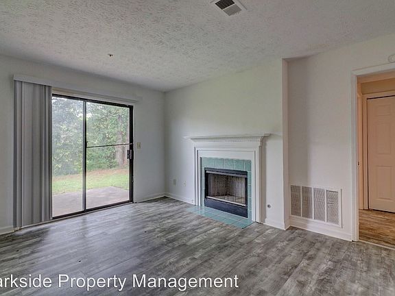 3rd image of 2218 Wellington Cir
