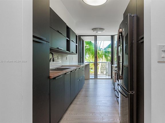 5th image of 3600 Yacht Club Dr APT 202