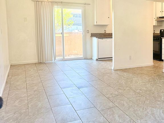 4th image of 880 Greenfield Ave APT E