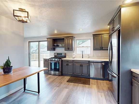 5th image of 55 Fontaine Dr