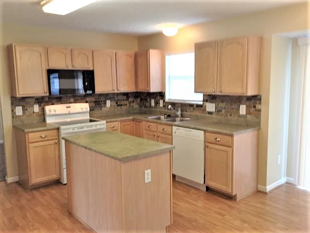 5632 Sunrise View Cir — Photo 2