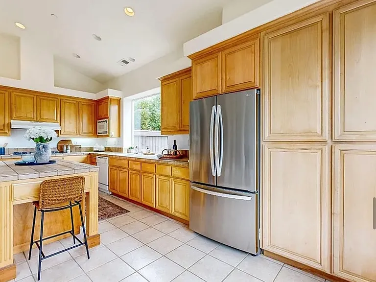 402 Dove Ln — Photo 15