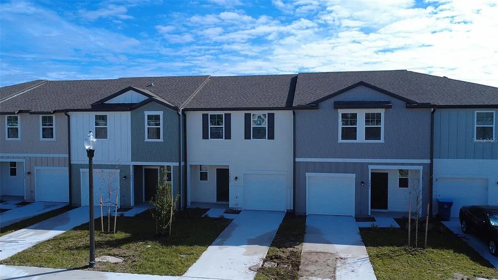 3 bed, 2.0 bath, 1553 sqft, $1,950 — Photo 2