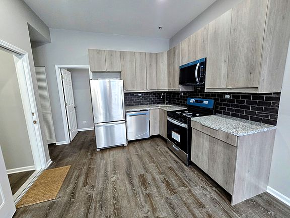 5th image of 1331 N Artesian Ave Unit 1