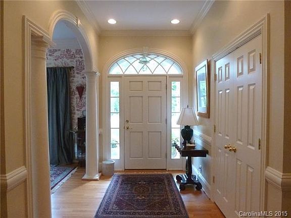 3rd image of 133 Columbine Dr