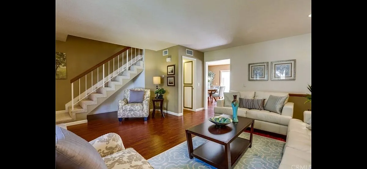 3 bed, 2.5 bath, 1330 sqft, $3,100 — Photo 1