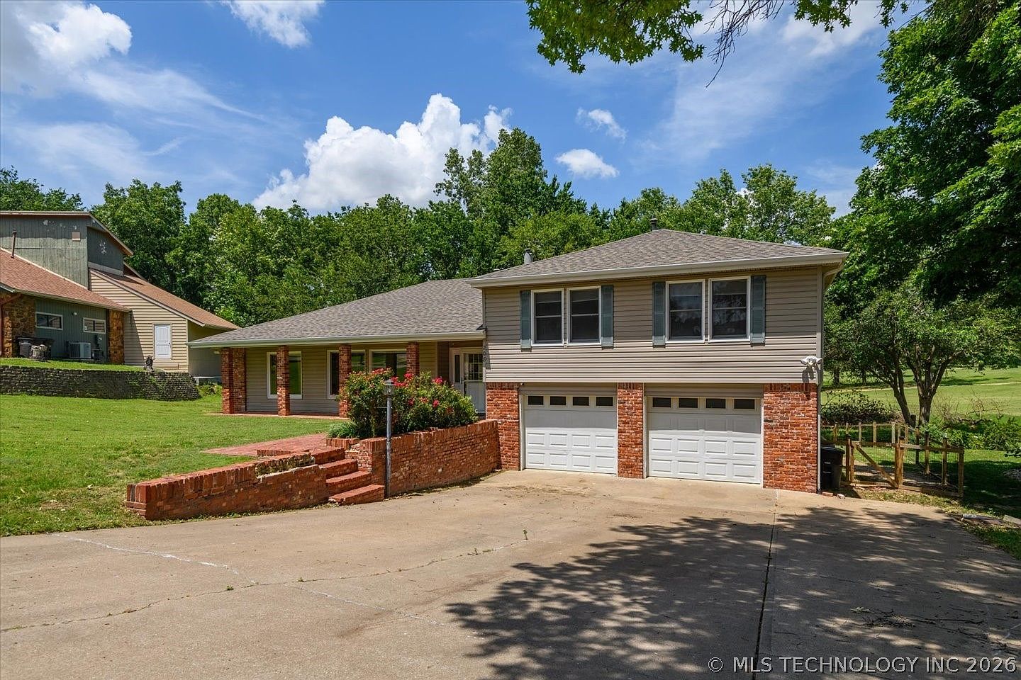 208 SE Quail Ridge Loop