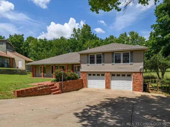 208 SE Quail Ridge Loop, Bartlesville, OK 74006