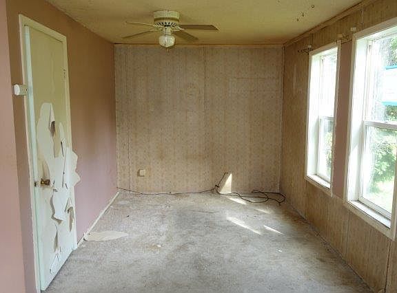 3rd image of 605 Elm St