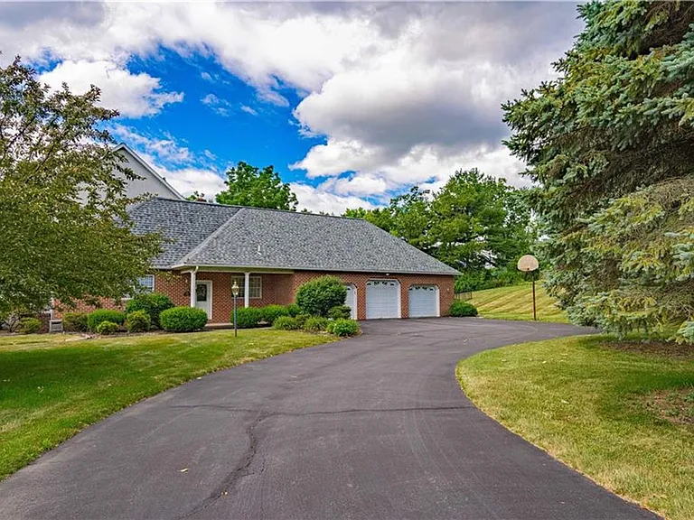 3475 Manor Rd — Photo 16