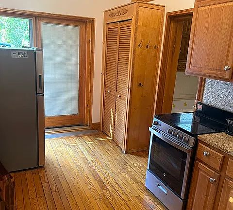 3rd image of 181 Hancock St #1