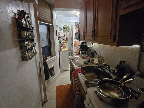 5th image of 455 W 34th St APT 4G