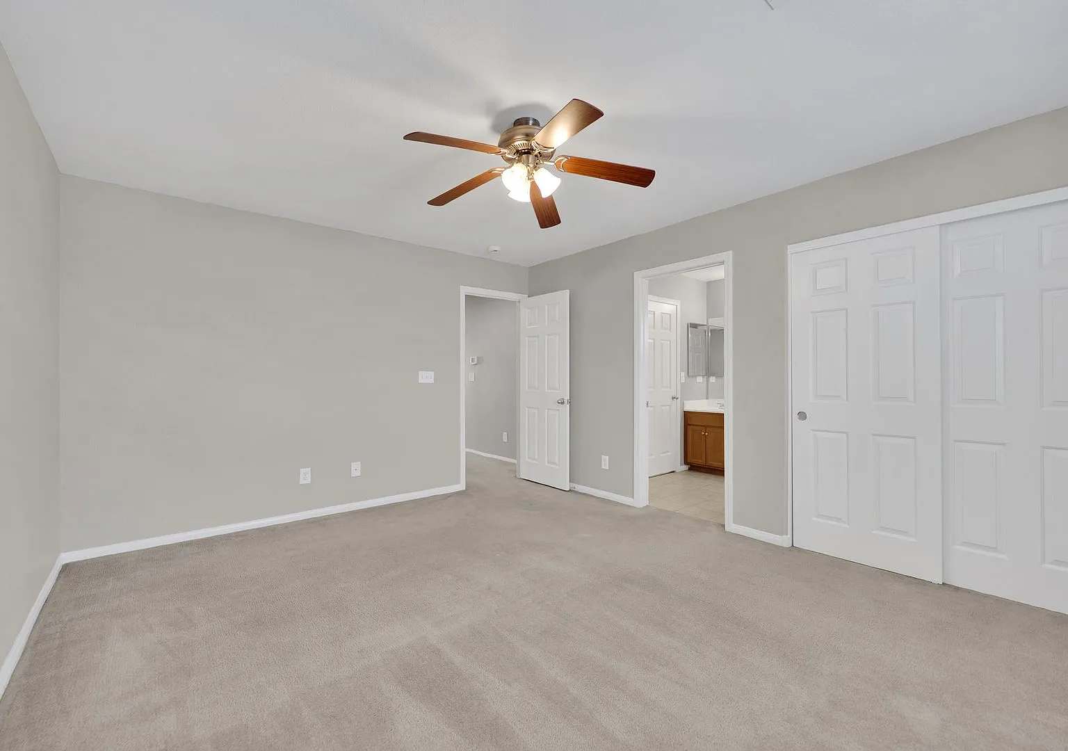 *Beautiful home in Henderson-Just completed upgrades* — Photo 2