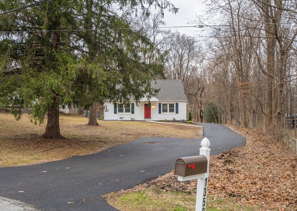 2nd image of 1359 Green Hill Ave
