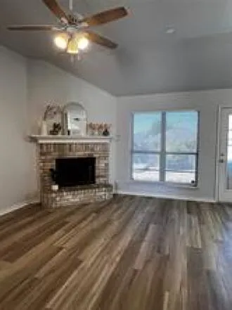 3 bed, 1218 sqft, $2,000 — Photo 1