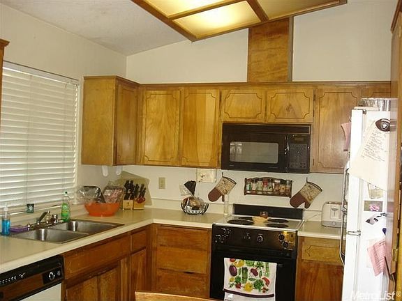 3rd image of 410 Hawthorne Dr