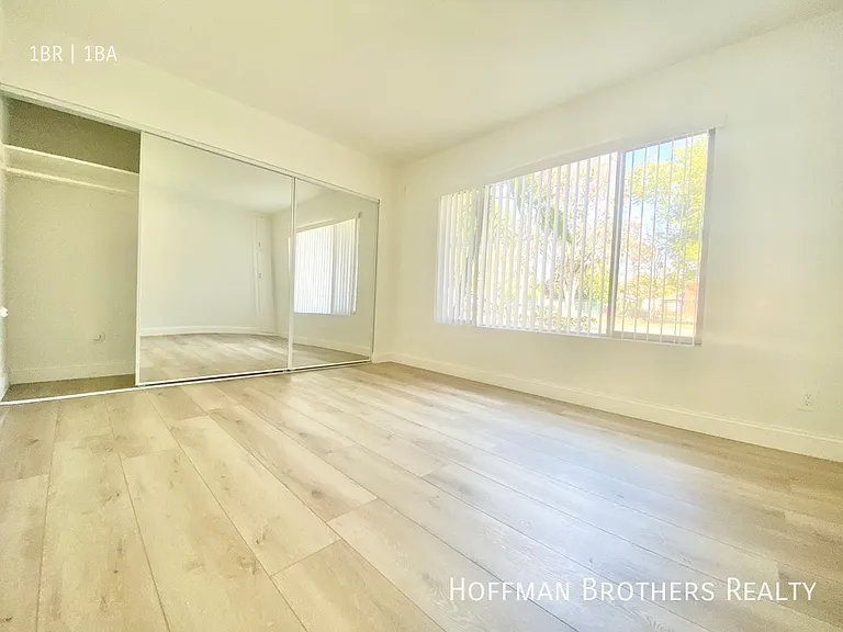 12410 Chandler Blvd — Photo 8