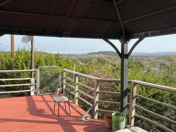 220 Blackfoot Trl, Bandera, TX 78003