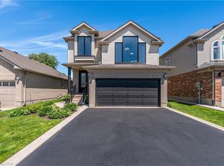 11 Goodwood Ct, Cambridge, ON N1R 8M7