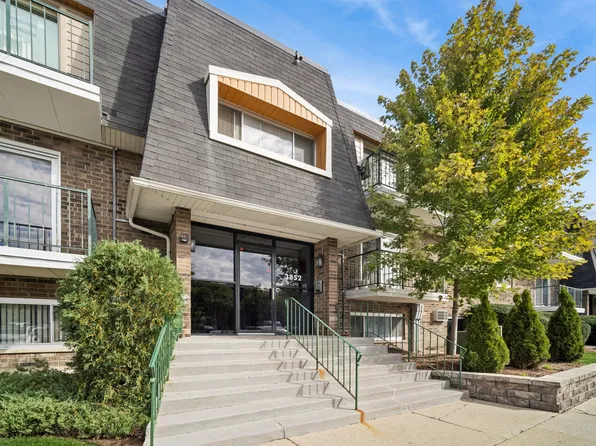 3852 S Parkway Dr APT 1E, Northbrook, IL 60062
