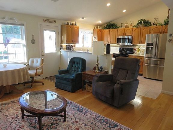 5th image of 2 Elizabeth Dr Unit 49A