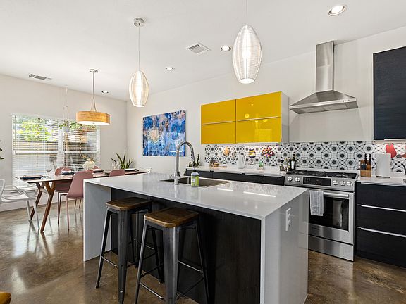 5th image of 310 Refugio St #102