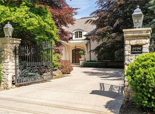 2096 Lakeshore Rd E, Oakville, ON L6J 1M3