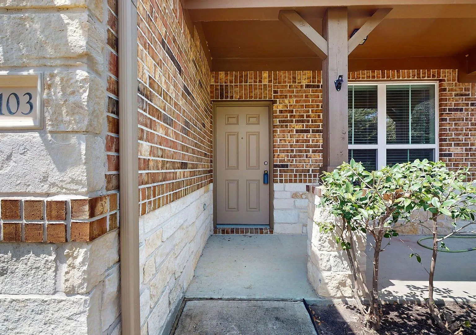 For Lease | 4 Bed, 3.5 Bath | 3,044 Sq Ft | Signal Ridge Subdivision | — Photo 2