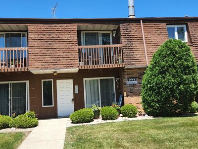 1444 Woodview Dr APT 8, Crown Point, IN, 46307