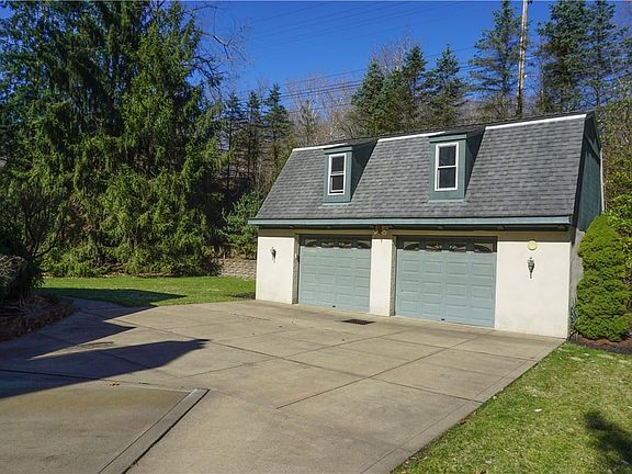 3rd image of 101 Merrie Woode Dr