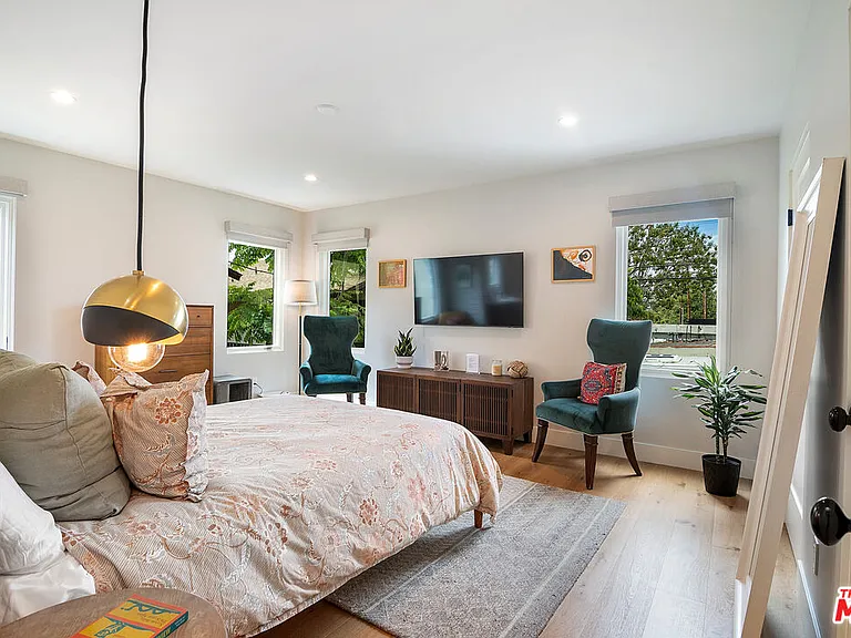 8021 Blackburn Ave #U — Photo 22