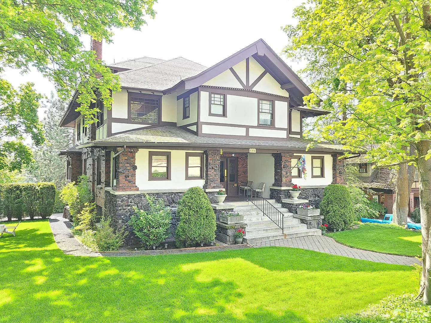 James Park Mansion — Photo 1