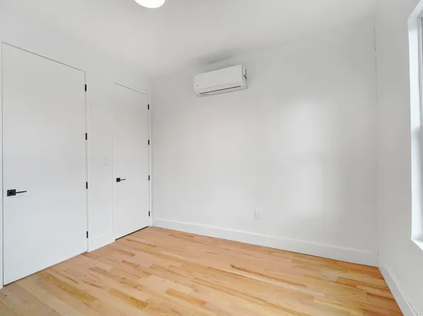 151 Williams Avenue image 12 of 19