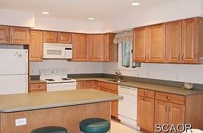 4th image of 218 Parkwood St