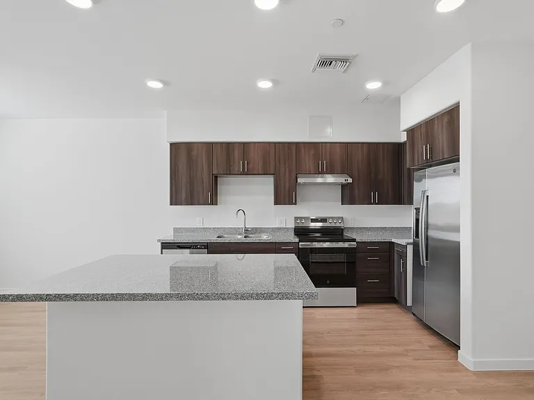 La Victoria Commons — Photo 12