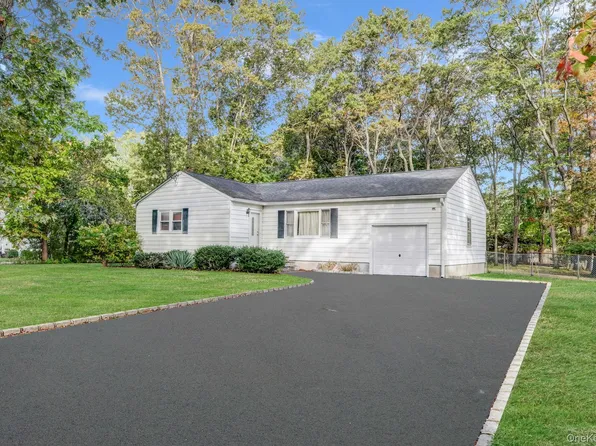 175 Pleasant Street, Ronkonkoma, NY 11779