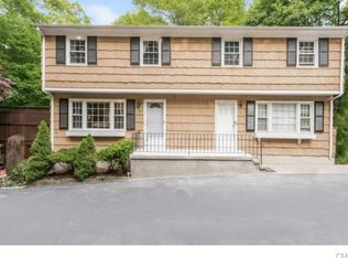 33 E Hills Dr, New Canaan, CT 06840