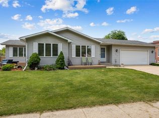 613 1st Ave, Vinton, IA 52349