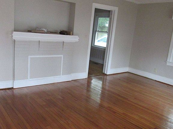 3rd image of 115 Rotary Ave