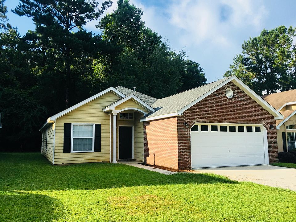 Welcome to 2136 Heathrow in The Glen!